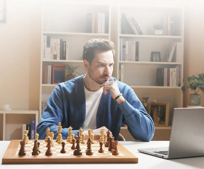 Розумна AI-шахова дошка Chessnut Pro